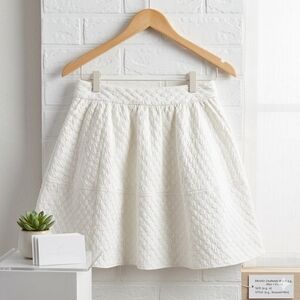 ​NWT EXPRESS White Textured Quilted Mini Skirt - Size 4